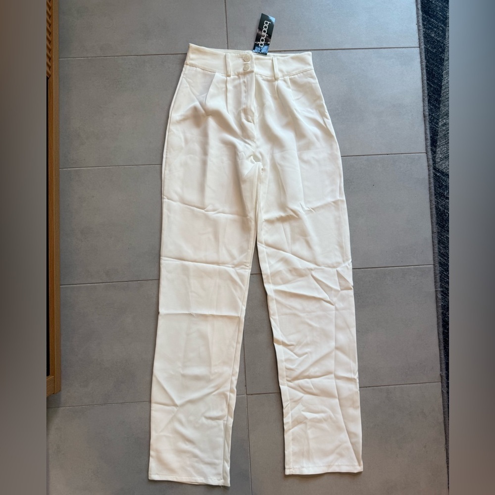 Boohoo Cream Straight Leg Relaxed Woven Trousers
